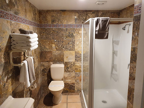 1-Bedroom Unit bathroom