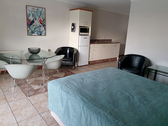 1-Bedroom Unit with Hot Tub